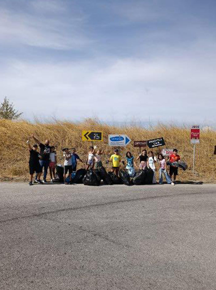 Action de nettoyage au carrefour de Lakkoma!