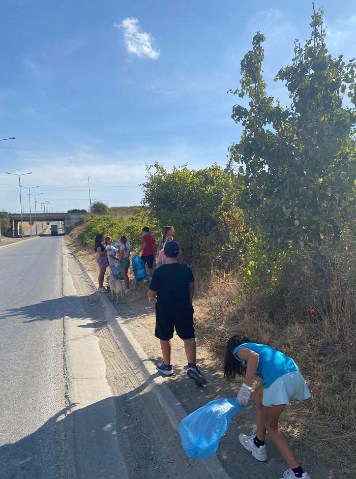Action de nettoyage au carrefour de Lakkoma!