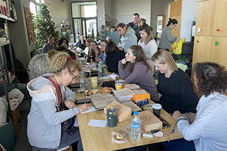 Nous voyons le temps non pas comme quelque chose qui clôt des cycles, mais comme quelque chose qui les prolonge