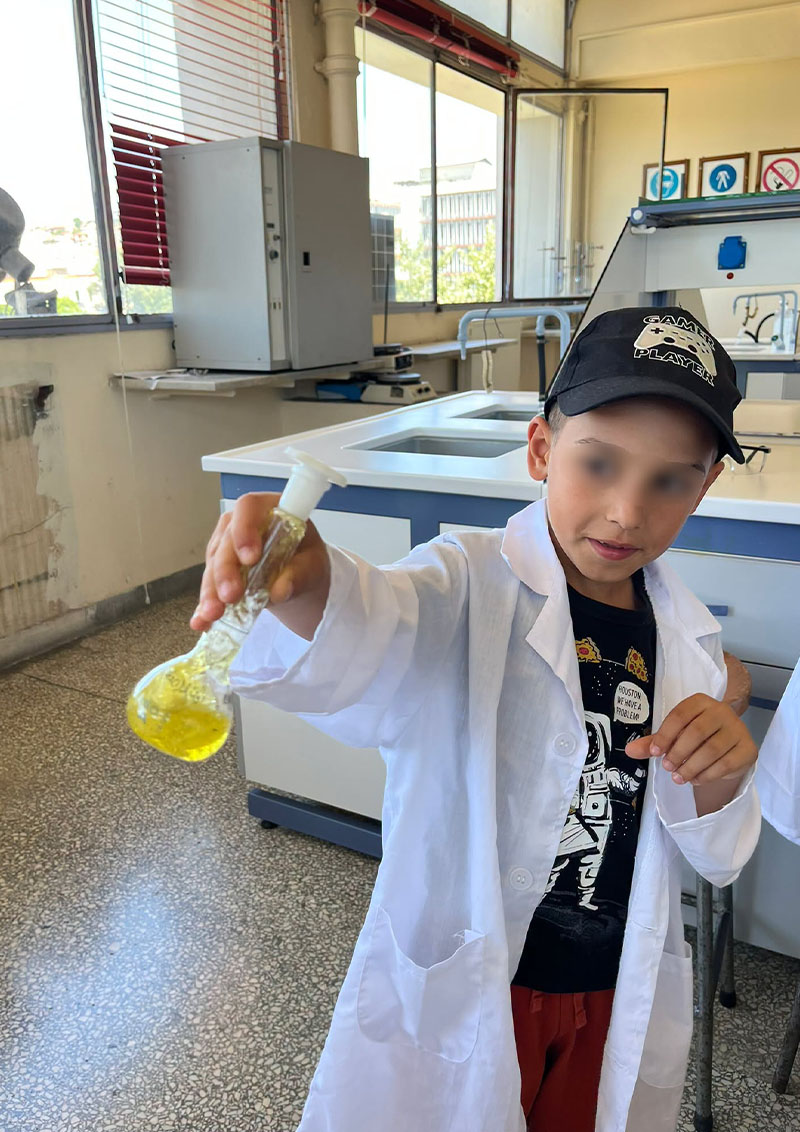 Chemistry Workshop students visit the Inorganic Chemistry Laboratory at Aristotle University of Thessaloniki